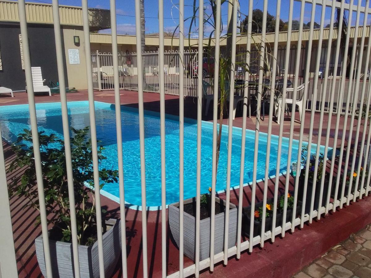 Desert Sand Motor Inn Broken Hill Buitenkant foto